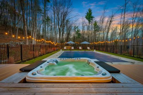 Woodstock Ridge - Hot Tub, Pool & Fire Pit in Woodstock (NY)