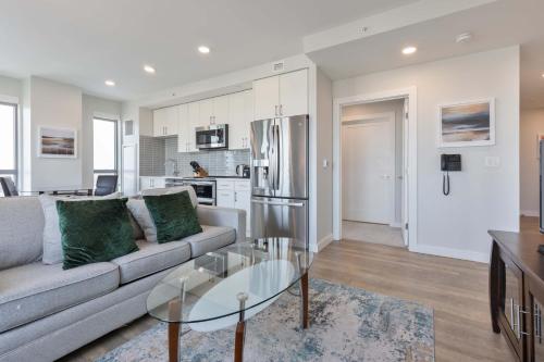 Private Apt Downtown in Quincy
