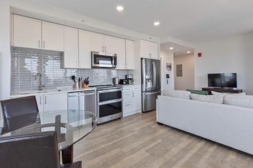 Private Apt Downtown in Quincy