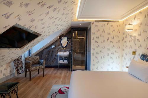 room detail thumbnail 1