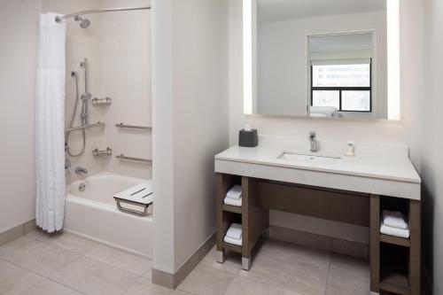 Hyatt House Royal Oak / Birmingham - image 9