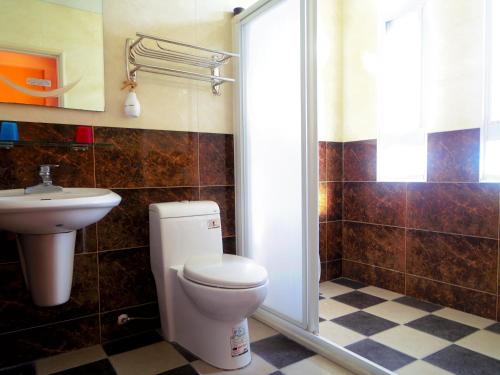 Quadruple Room with Bathroom image 10