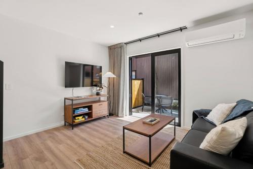 The Remarkable Hideaway| Modern Stay & Prime Location - main image