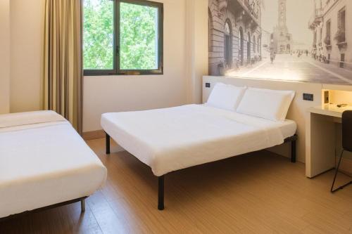3 twin beds