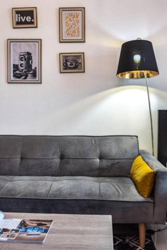 Classy Studio ideal for long stays with balcony - image 14