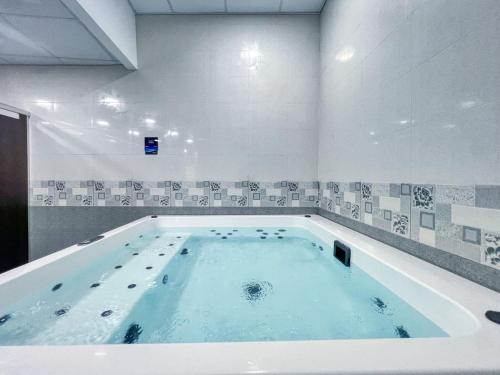 Classy Studio ideal for long stays with balcony - main image