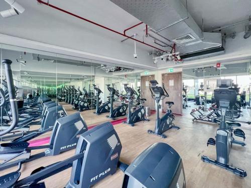 Classy Studio ideal for long stays with balcony - image 7