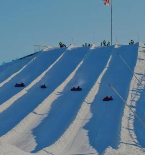Cozy 2 bedroom ice fishing&skiing in Georgina (ON)