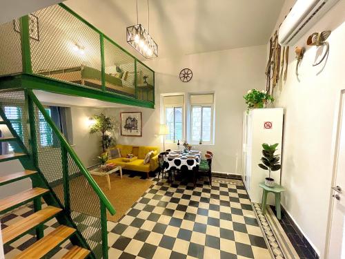 Authentic Two-level apartments for 8 people – khách sạn tại German Colony