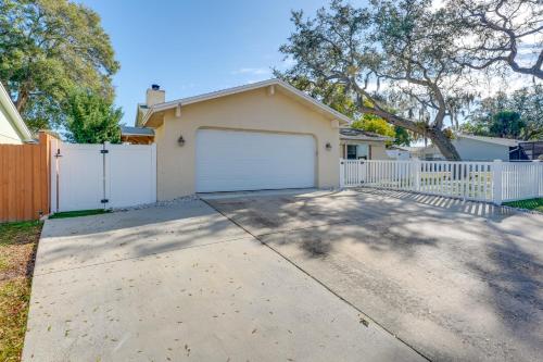 Near Fishing Palm Harbor Studio with Pool Access! in Palm Harbor (FL)