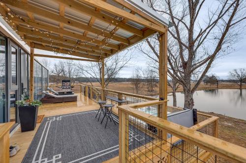 Unique Tiny Home Escape in Ouachita Foothills!
