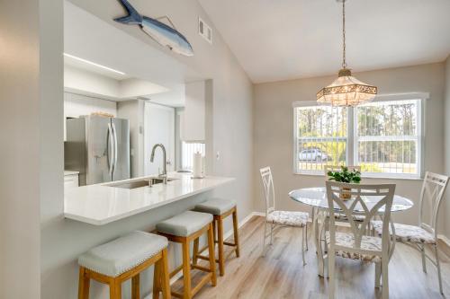 Beach Days & Poolside Fun! Englewood Home w/ Yard in Placida