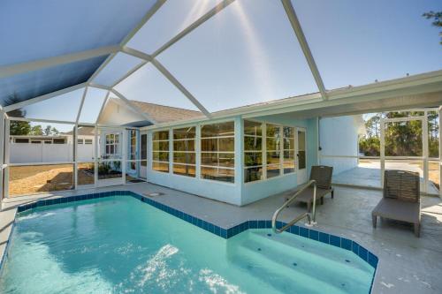 Beach Days & Poolside Fun! Englewood Home w/ Yard in Placida