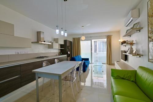 Sliema Apartment close to BEACH 2