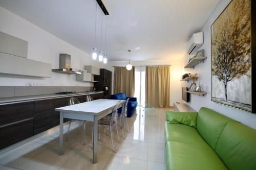 Sliema Apartment close to BEACH 4