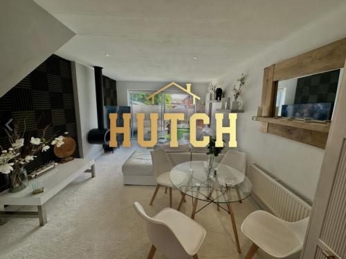 设施服务, Fantastic 2-Bed House with Parking - Hosted by Hutch Lifestyle in 利明顿温泉镇