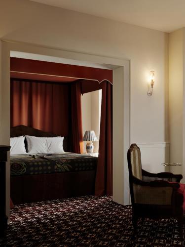 Shenandoah Mansions an Ash Hotel - image 6