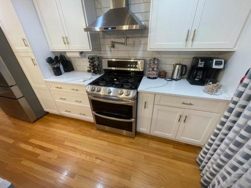 Modern Glam Getaway 30 minutes from NYC in West Orange (NJ)