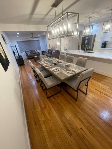 Modern Glam Getaway 30 minutes from NYC in West Orange (NJ)