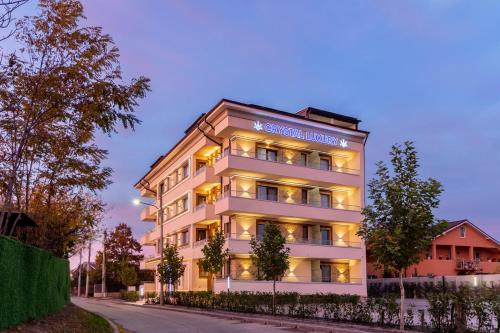 ทัศนียภาพภายนอกโรงแรม, Crystal Luxury in คราอิโอวา