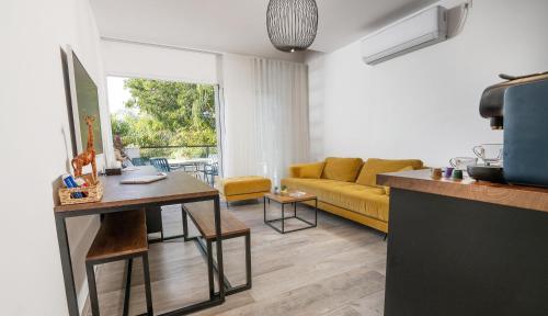 Margalit Luxury Suite - Heated Pool, Jacuzzi & BBQ in נהריה