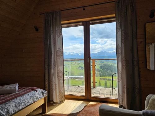 Alpine Chalet with Jacuzzi and Sauna in Bustryk