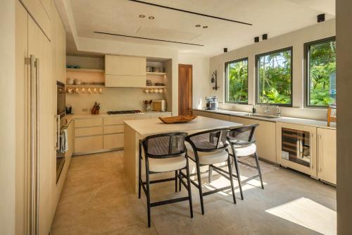 Luxury 5BR Villa with Pool Jacuzzi 2 Golf Carts in Punta Mita