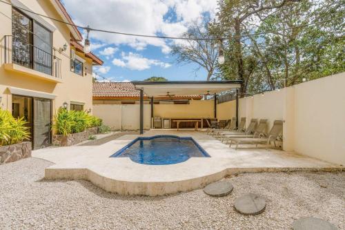 Elegant Surfside Retreat with Private Pool Spacious Outdoor Patio & Walkable Beach Access – khách sạn tại Potrero