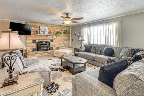 . half Mi to Kanawha River Quiet Escape with Patio