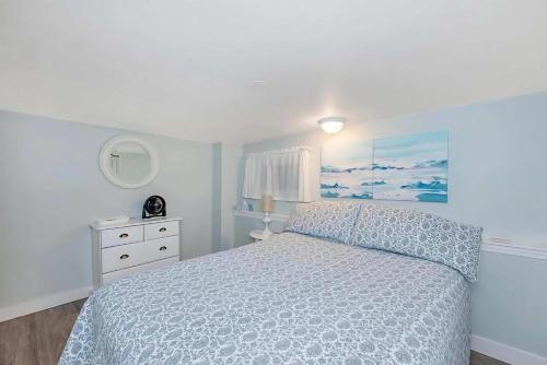 Quaint 1 bedroom lower suite in Victoria, BC in Victoria, Canada