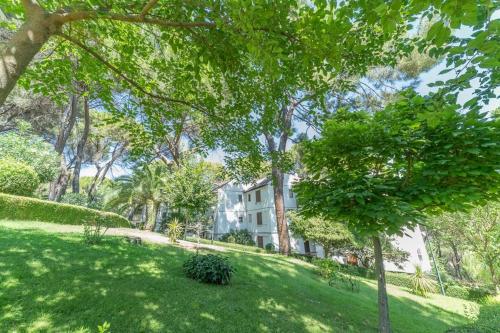 Green Harmony of Nature Apartment in Pelayos de la Presa