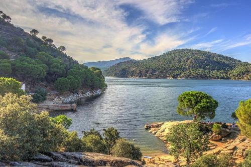 Green Harmony of Nature Apartment in Pelayos de la Presa