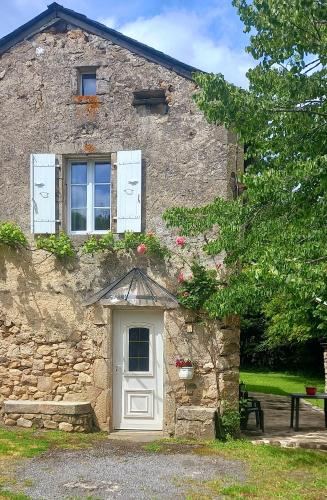Gîte familial 10 pers spa de juin à septembre (Gite familial 10 pers spa de juin a septembre) in Ferrières (Midi-Pyrenees)
