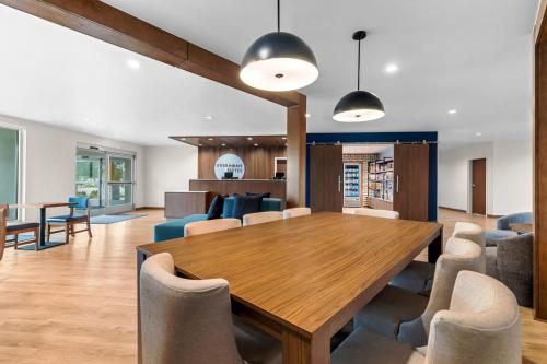 Business center, Everhome Suites Temecula in Temecula (CA)