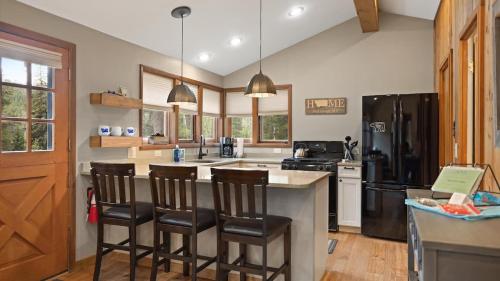 Pinecone Cabin - image 3