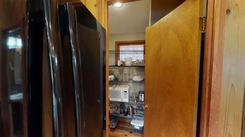 Pinecone Cabin - image 4