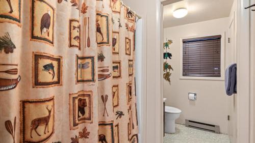 Dog Friendly Elk Ridge with Hot Tub by AAA Red Lodge Rentals - image 5