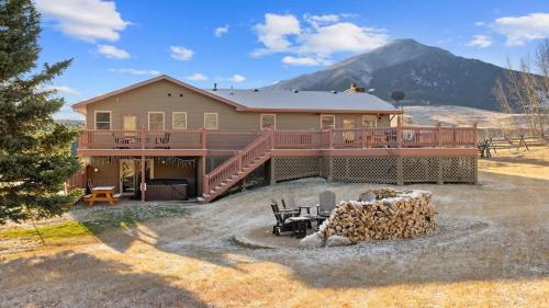 Dog Friendly Elk Ridge with Hot Tub by AAA Red Lodge Rentals - image 8