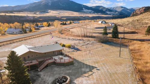 Dog Friendly Elk Ridge with Hot Tub by AAA Red Lodge Rentals - image 11