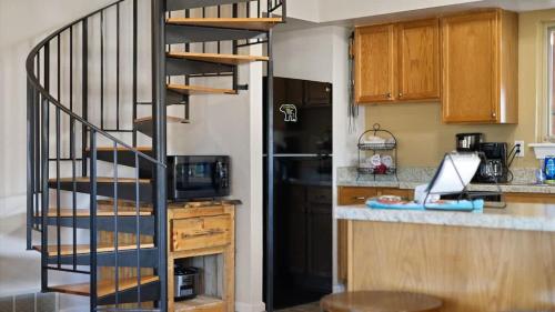 Dog Friendly Sans Souci Cabin with Hot Tub by AAA Red Lodge Rentals - image 14