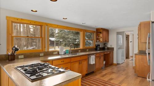 Chickadee Chalet by AAA Red Lodge Rentals - image 13