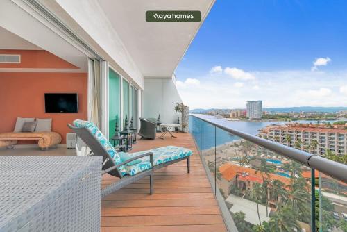 Oceanview 3BR Apt with Beach Access - Pools - Gym