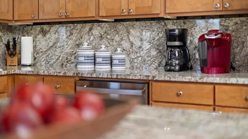 Grizzly Peak Cabin by AAA Red Lodge Rentals - image 9