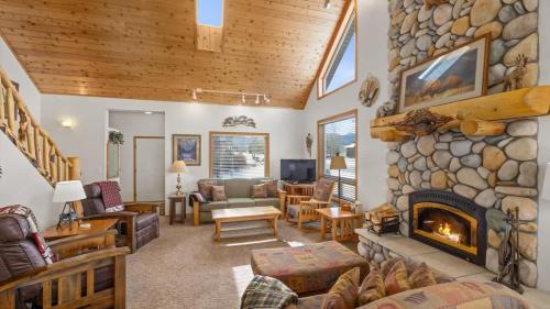 Mountain-View-Tee-and-Ski with Hot Tub by AAA Red Lodge Rentals - image 6