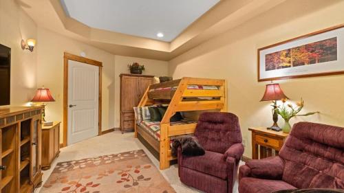 Creekside Rock Creek Jewel with Hot Tub by AAA Red Lodge Rentals - image 7