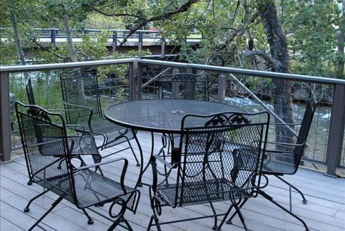 Creekside Rock Creek Jewel with Hot Tub by AAA Red Lodge Rentals - image 12
