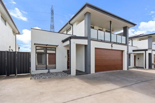 Family-Friendly 4-Bed Home with Courtyard in شمال غرب كانبيرا الريفية