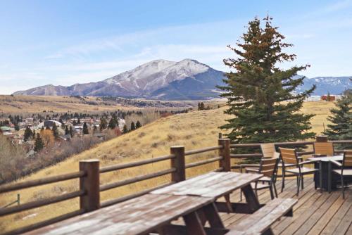 Over Look Town at Dog Friendly Spruce Lodge with Hot Tub by AAA Red Lodge Rentals - image 10