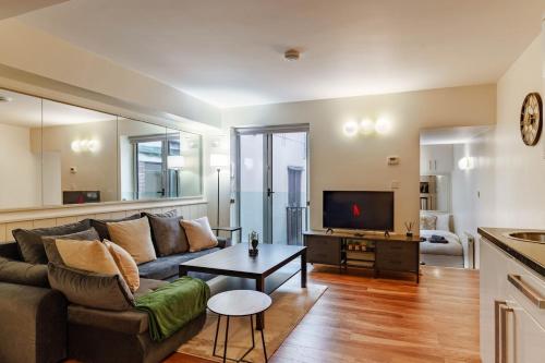 Entire Luxury flat in Camden Town - Best Location! 2 Minutes from Camden Market
