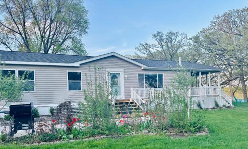 Exterior view, Legacy Lakehouse in Spicer